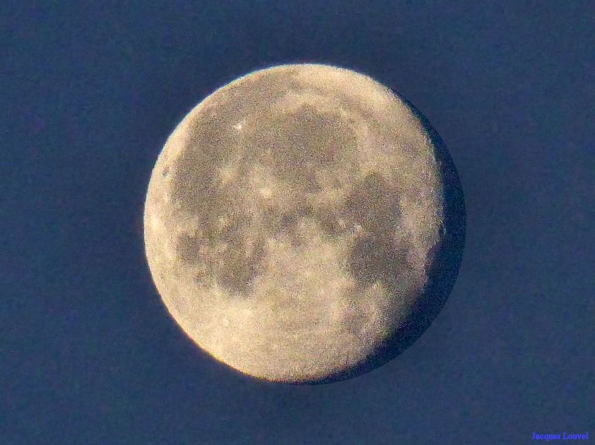 La Lune du 20 décembre 2013 vers 8h30