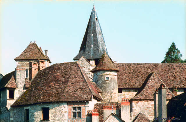 Carennac (Lot) : les toits du prieuré de Fénelon