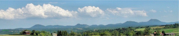 Auvergne. Chaîne des puys : panorama depuis Pongibaud Chaîne des Puys : Menu des panoramas