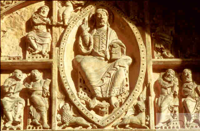 Carennac (Lot) : le tympan de l'église St Pierre