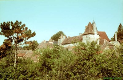 Carennac (Lot) : le prieuré vu du village