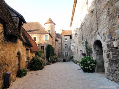 Carennac (Lot) : la rue de l'Eglise (cul-de-sac)