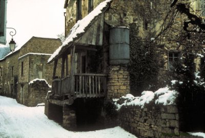 Carennac (Lot) : rue du Médéric en hiver 1971