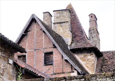 Carennac (Lot) : un pignon au dessus du cloître