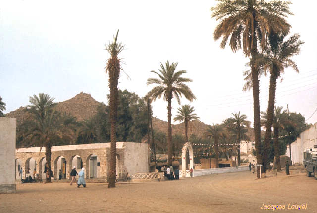Tassili n'Ajjer : l'entrée de la place du marché à Djanet