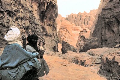 Tassili n'Ajjer : rencontre et palabres dans le désert