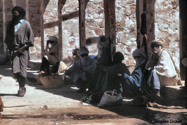 Tassili n'Ajjer : place du marché à Djanet détail 1