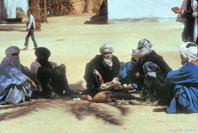 Tassili n'Ajjer : place du marché à Djanet détail 2